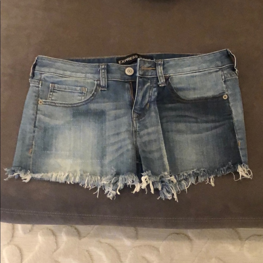 Express Jean shorts- size 4 NWOT